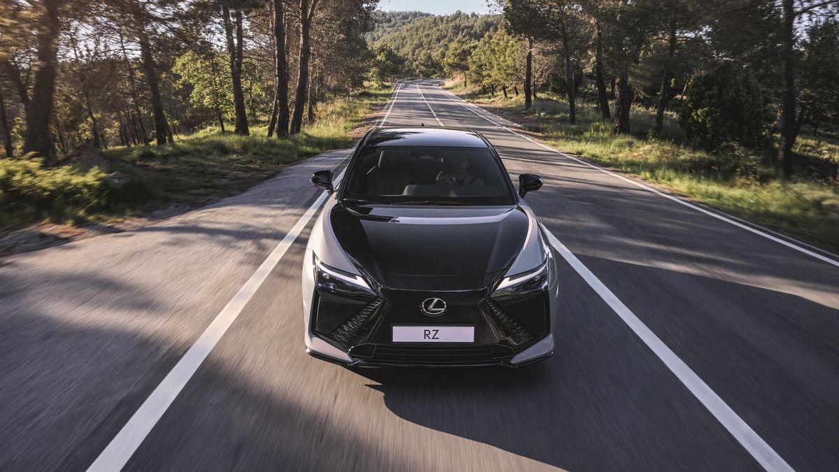 Stupně mění jen naoko. Lexus se simulovaným řazením míří do Evropy